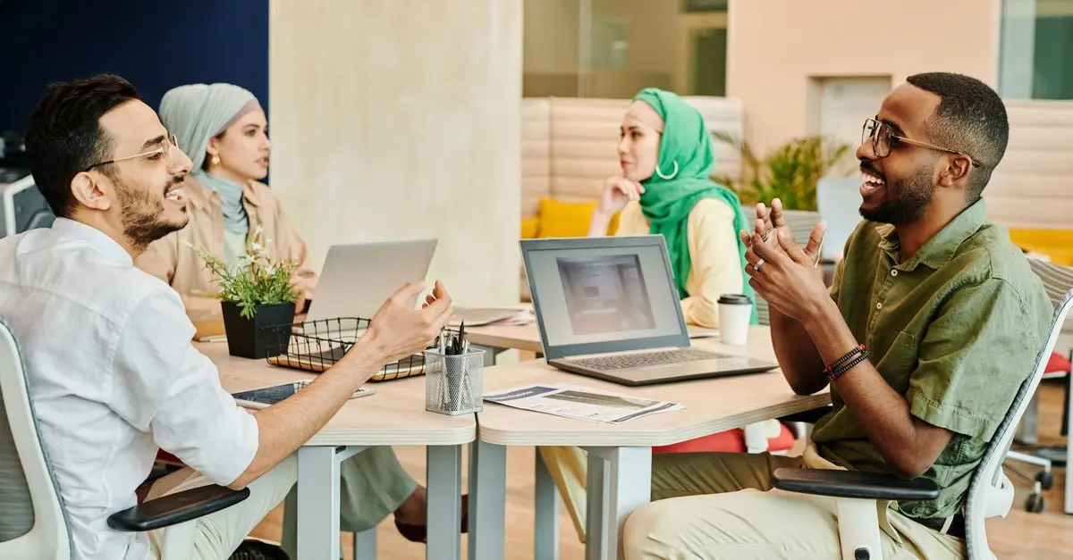 Comment le soutien social peut réduire le stress au travail